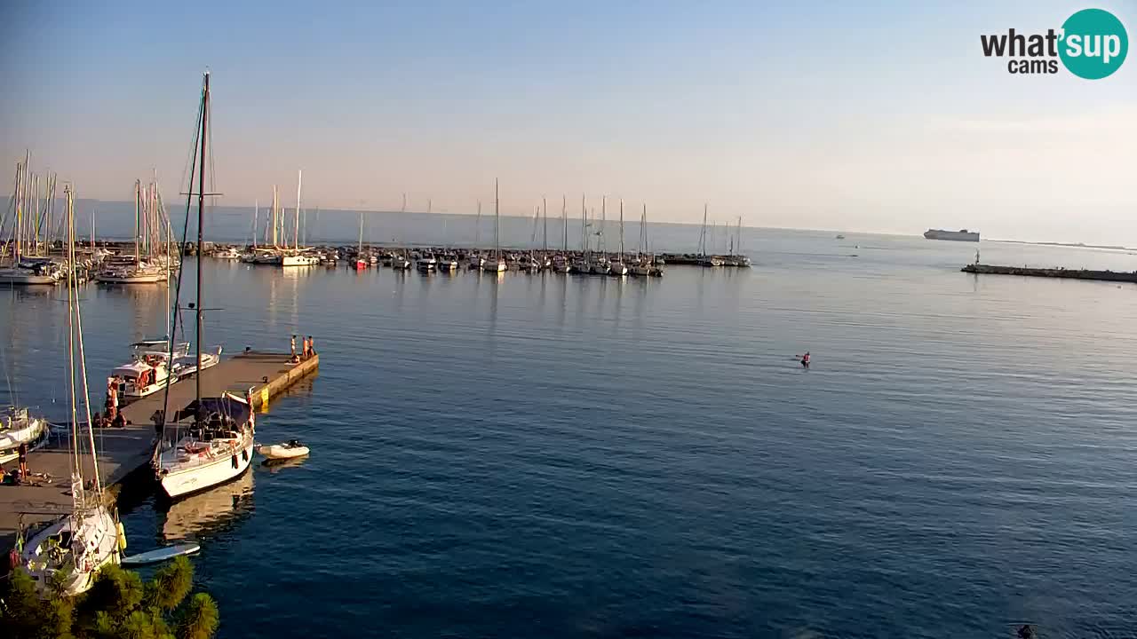 Web kamera Sistiana Uvala – Pogled uživo na marinu i zaljev