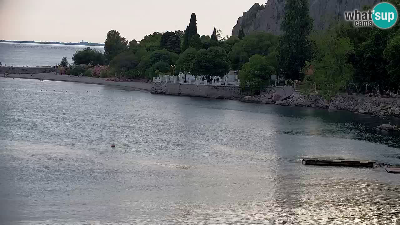 Spletna kamera Sesljanski zaliv – Pogled v živo na marino in zaliv