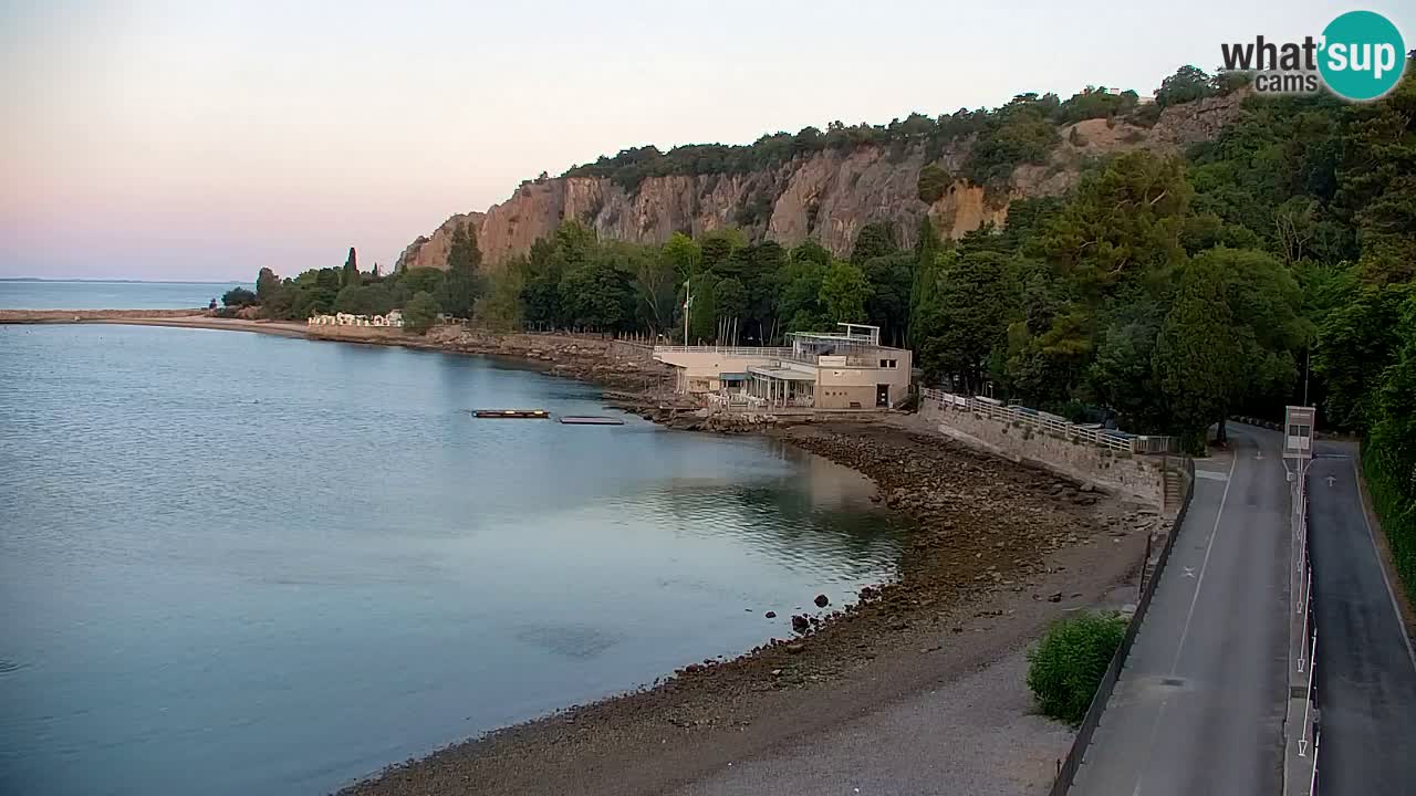 Spletna kamera Sesljanski zaliv – Pogled v živo na marino in zaliv