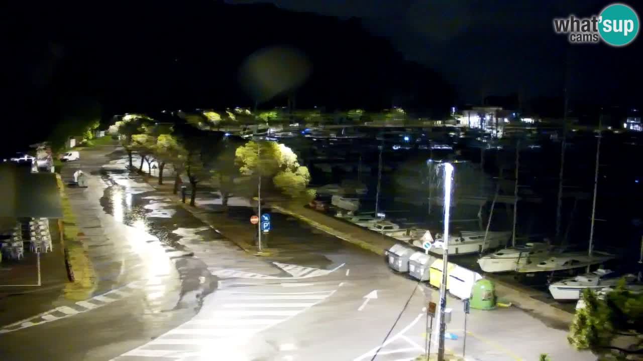 Spletna kamera Sesljanski zaliv – Pogled v živo na marino in zaliv