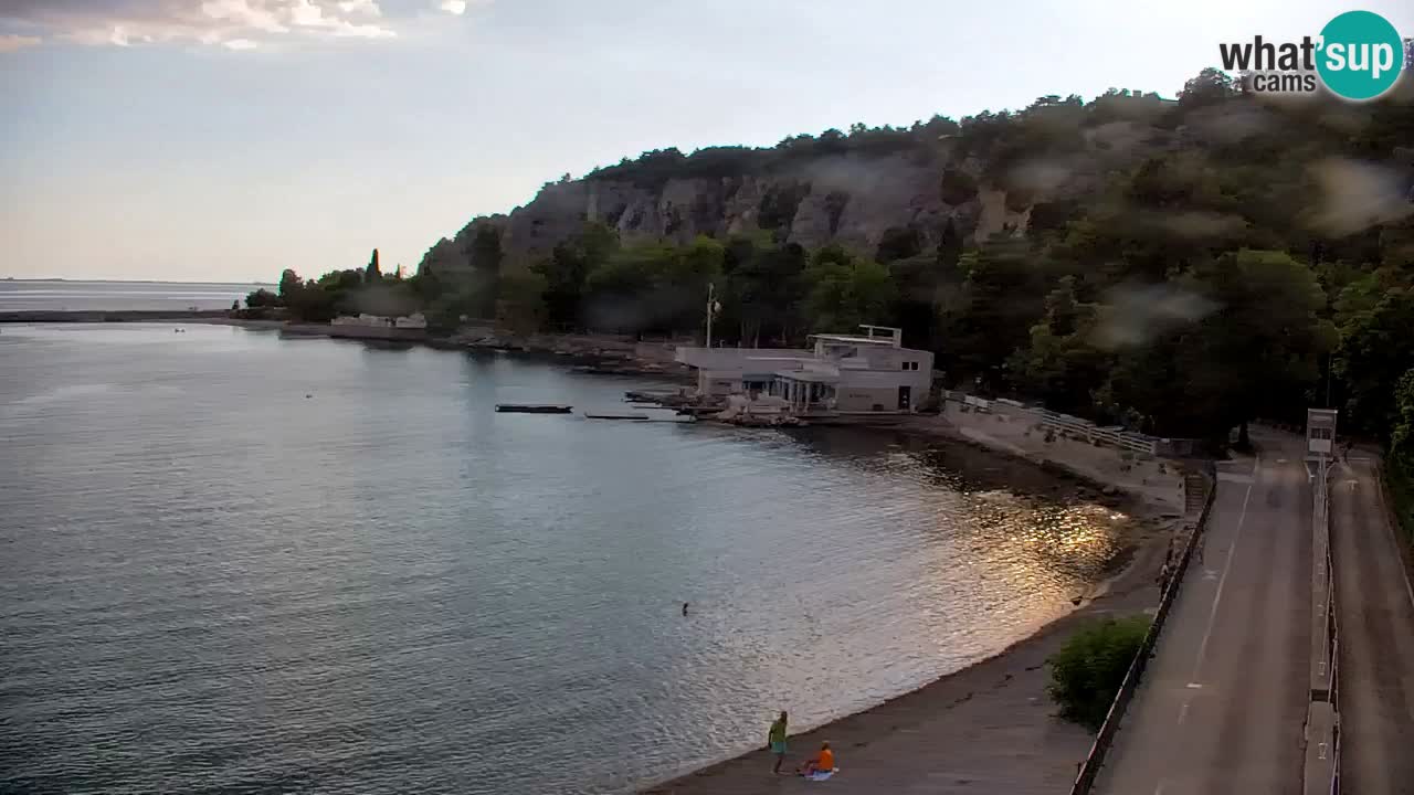 Web kamera Sistiana Uvala – Pogled uživo na marinu i zaljev
