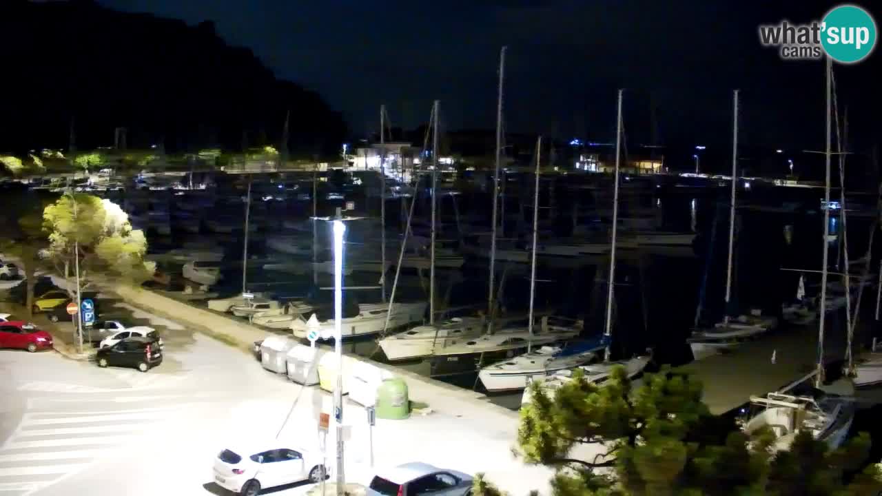 Spletna kamera Sesljanski zaliv – Pogled v živo na marino in zaliv