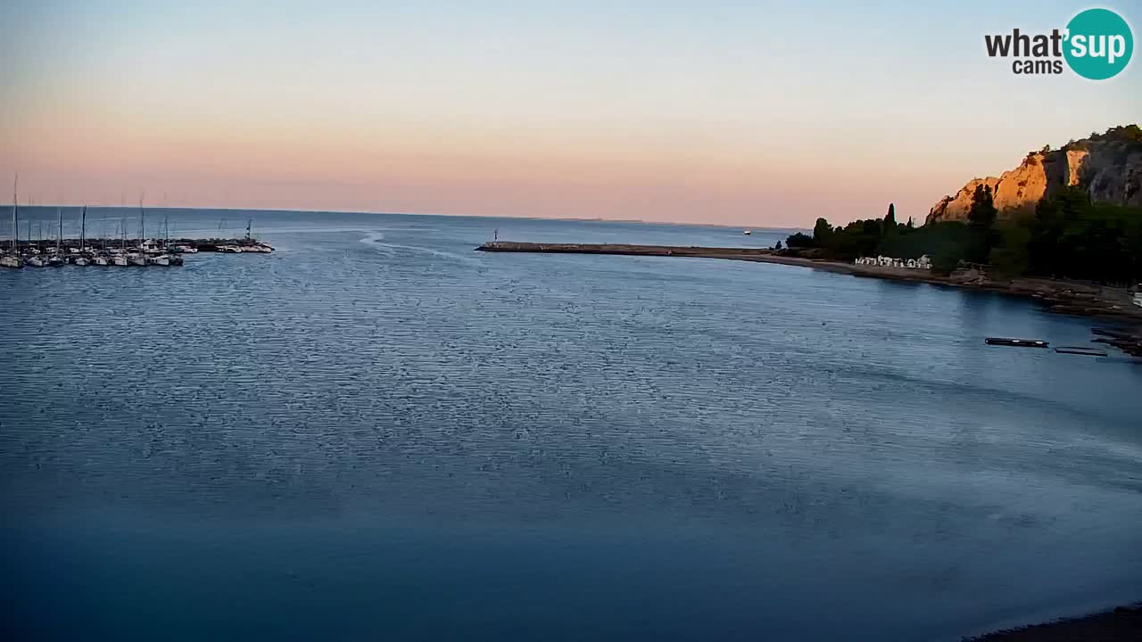 Spletna kamera Sesljanski zaliv – Pogled v živo na marino in zaliv