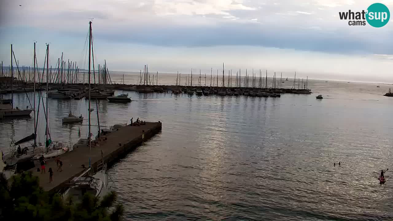 Spletna kamera Sesljanski zaliv – Pogled v živo na marino in zaliv