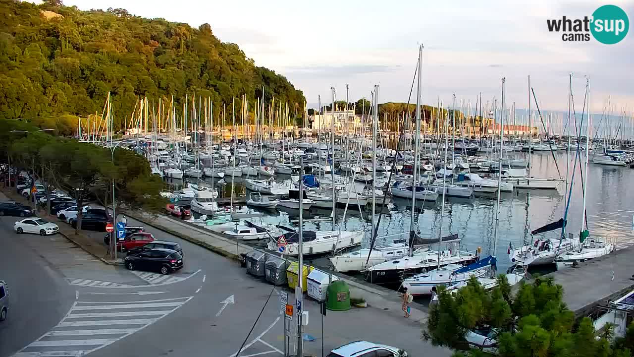 Web kamera Sistiana Uvala – Pogled uživo na marinu i zaljev