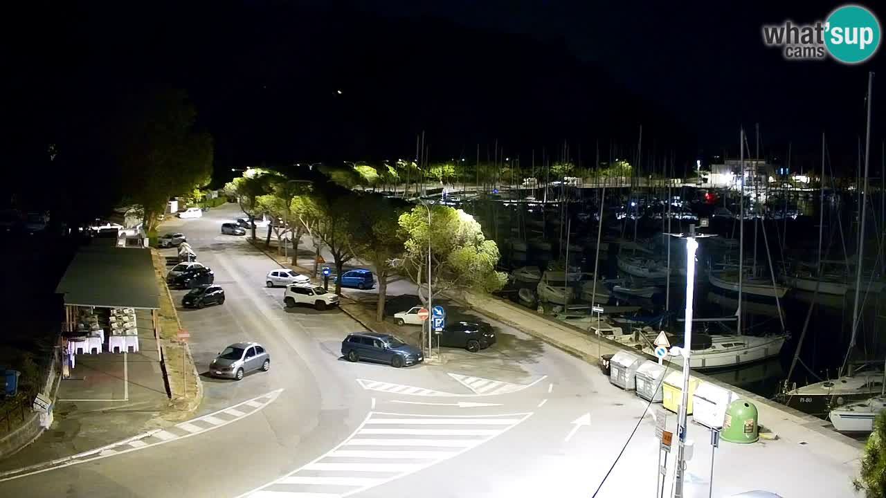 Spletna kamera Sesljanski zaliv – Pogled v živo na marino in zaliv