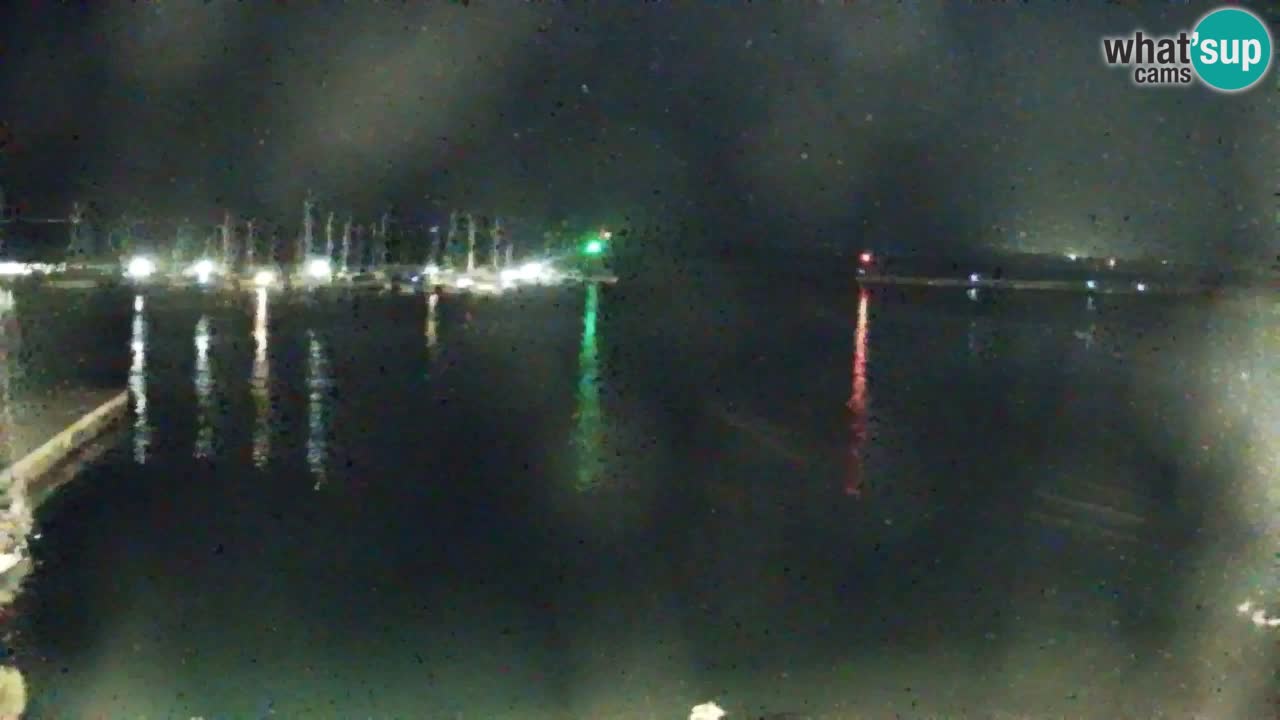 Spletna kamera Sesljanski zaliv – Pogled v živo na marino in zaliv
