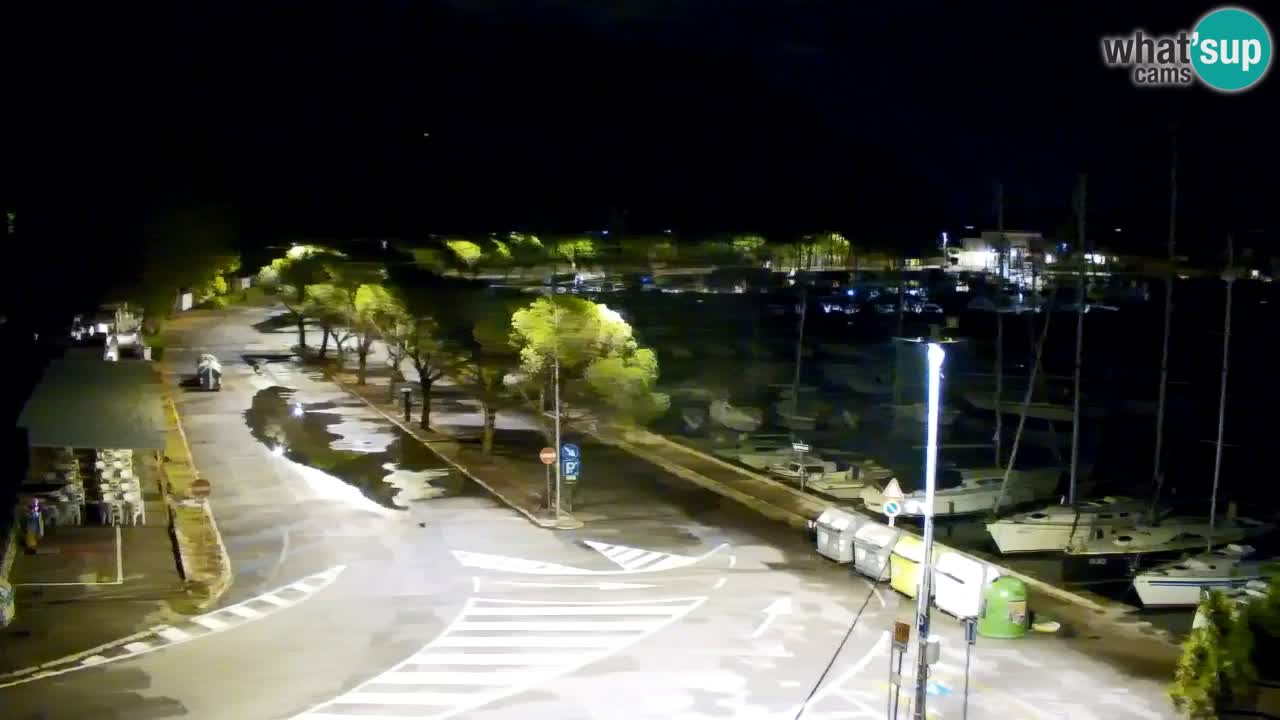 Spletna kamera Sesljanski zaliv – Pogled v živo na marino in zaliv