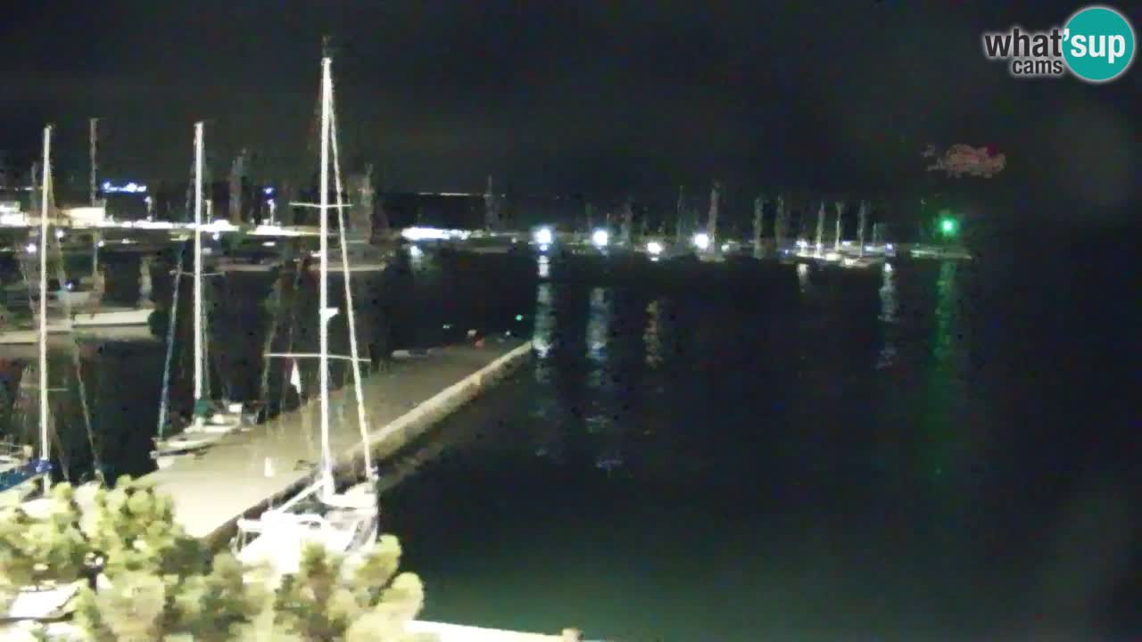 Web kamera Sistiana Uvala – Pogled uživo na marinu i zaljev