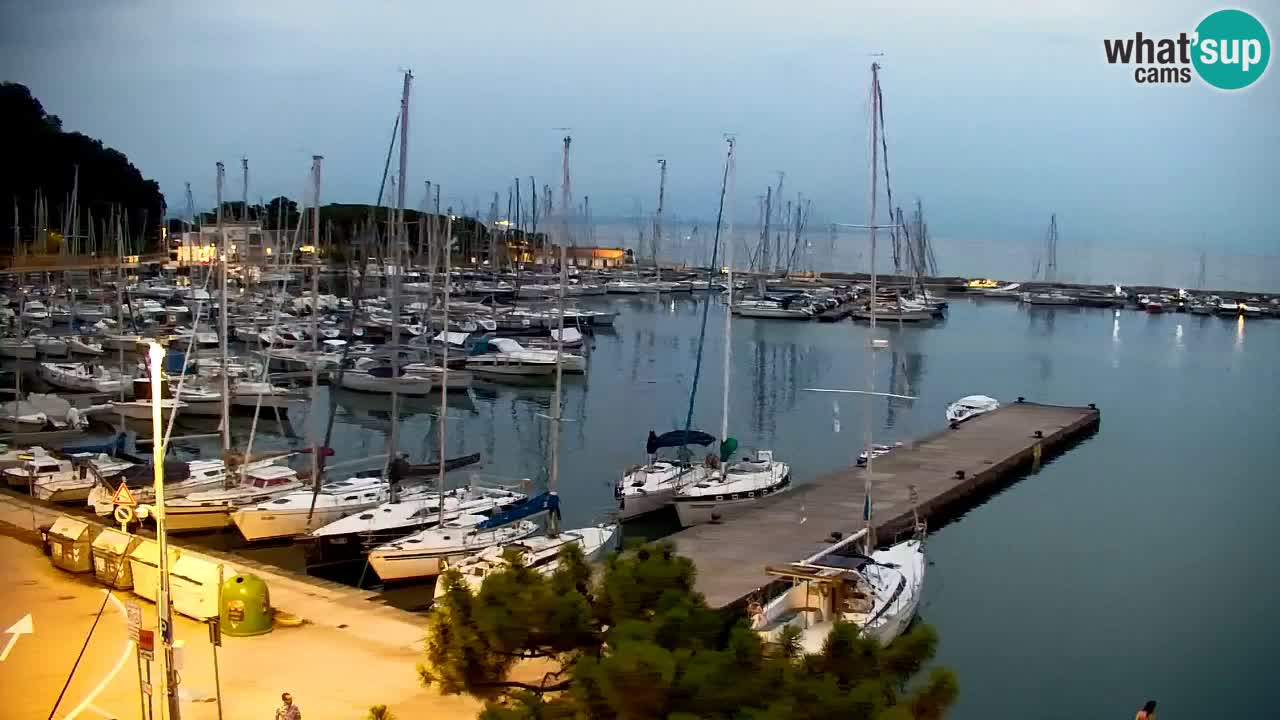 Web kamera Sistiana Uvala – Pogled uživo na marinu i zaljev