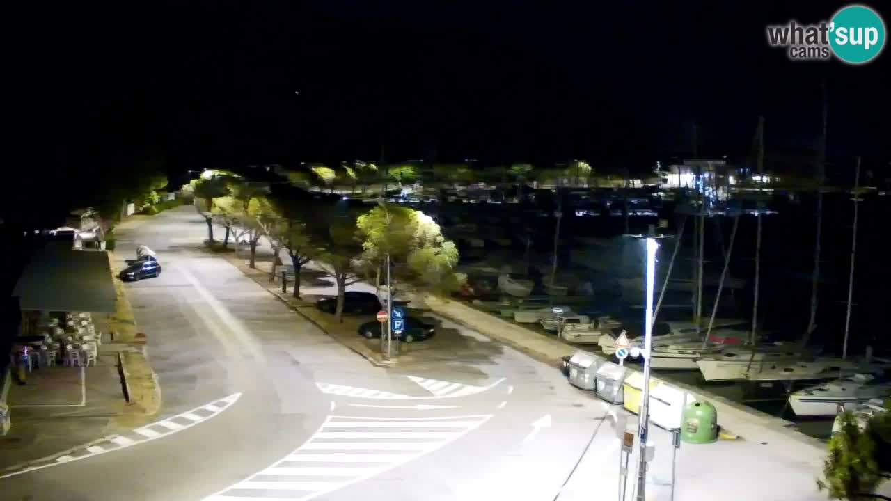 Spletna kamera Sesljanski zaliv – Pogled v živo na marino in zaliv