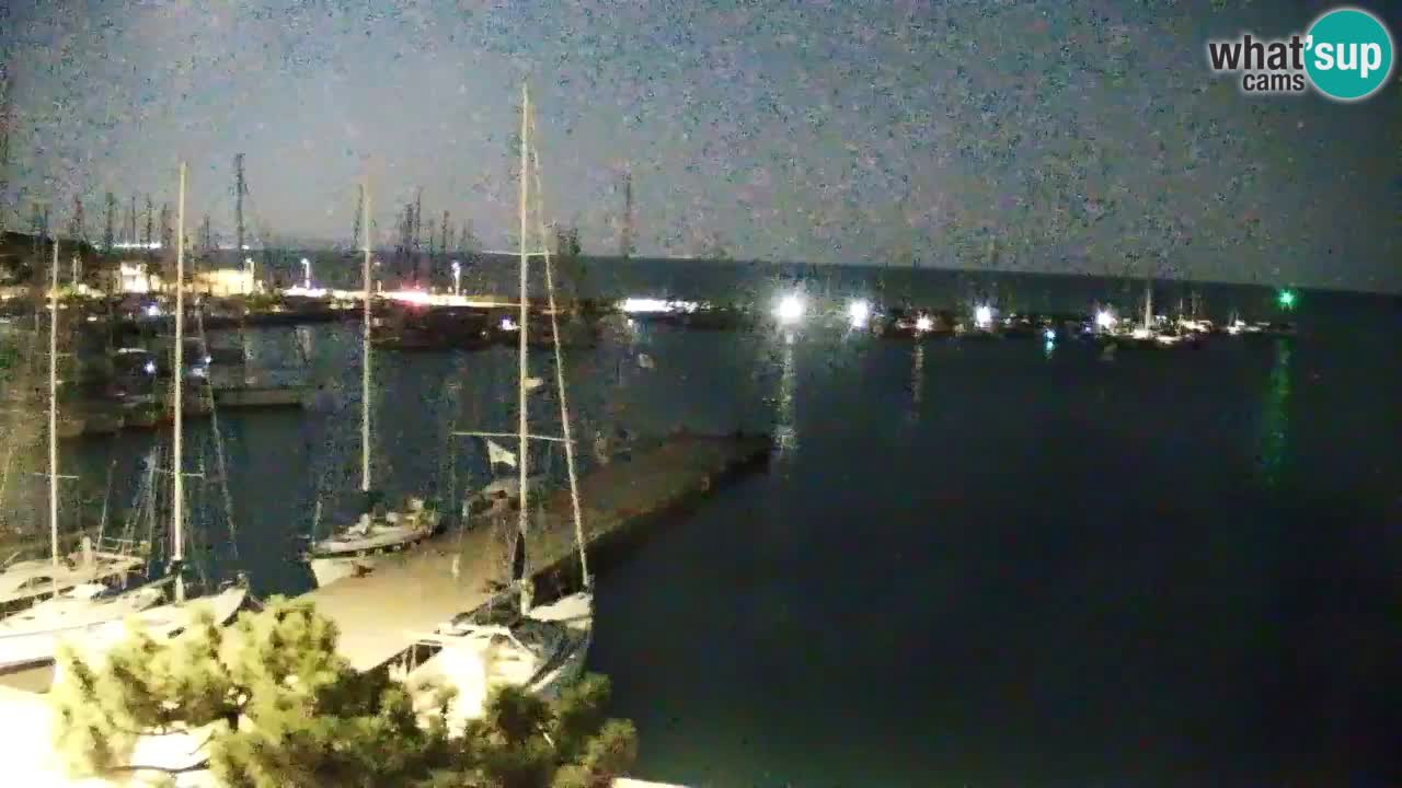 Web kamera Sistiana Uvala – Pogled uživo na marinu i zaljev
