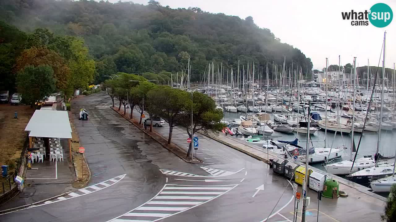 Web kamera Sistiana Uvala – Pogled uživo na marinu i zaljev