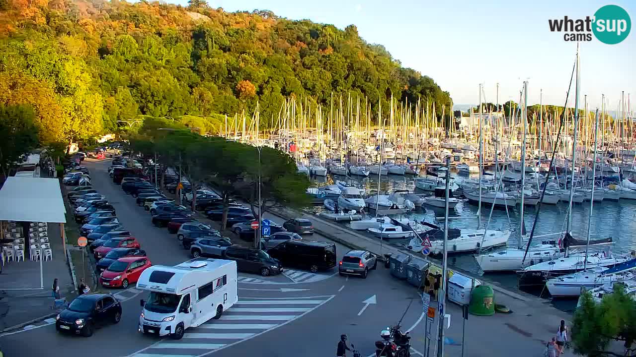 Web kamera Sistiana Uvala – Pogled uživo na marinu i zaljev