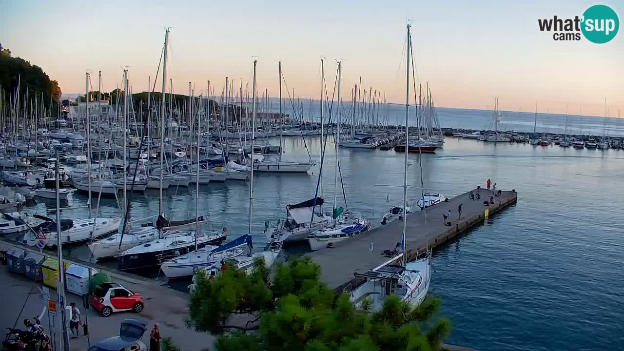 Spletna kamera Sesljanski zaliv – Pogled v živo na marino in zaliv