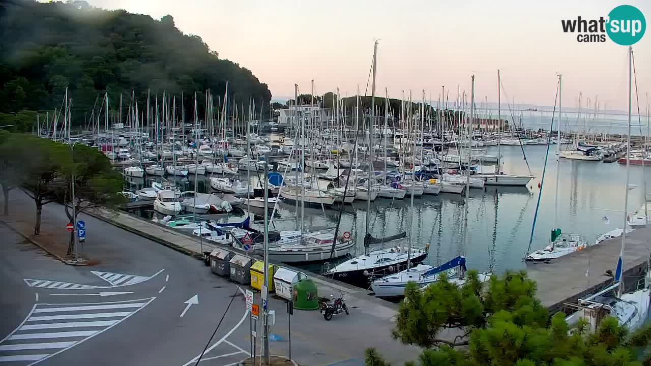 Web kamera Sistiana Uvala – Pogled uživo na marinu i zaljev