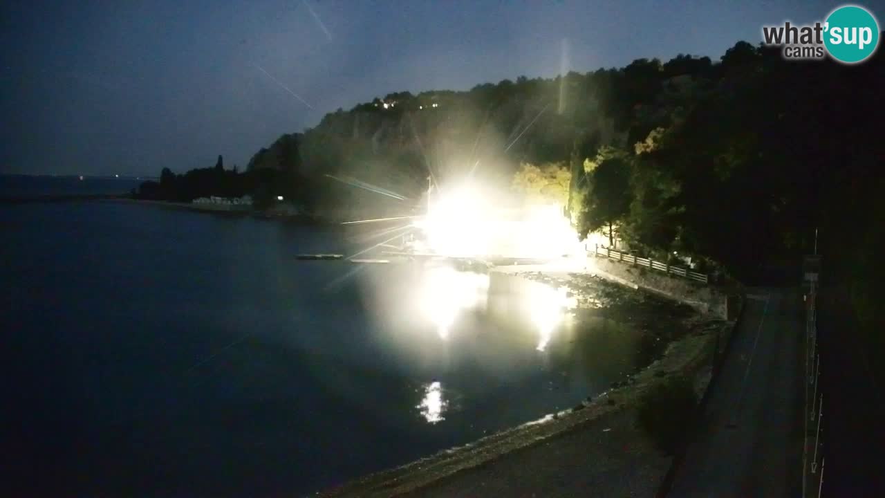 Spletna kamera Sesljanski zaliv – Pogled v živo na marino in zaliv