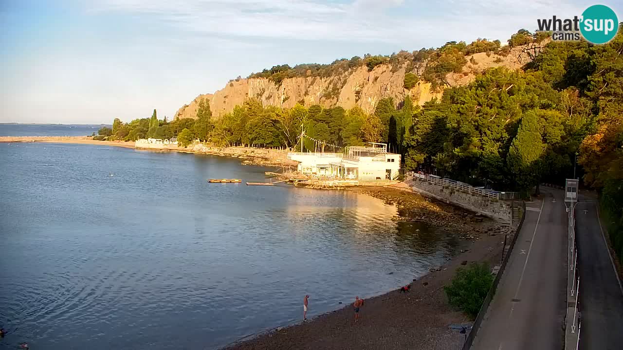 Web kamera Sistiana Uvala – Pogled uživo na marinu i zaljev