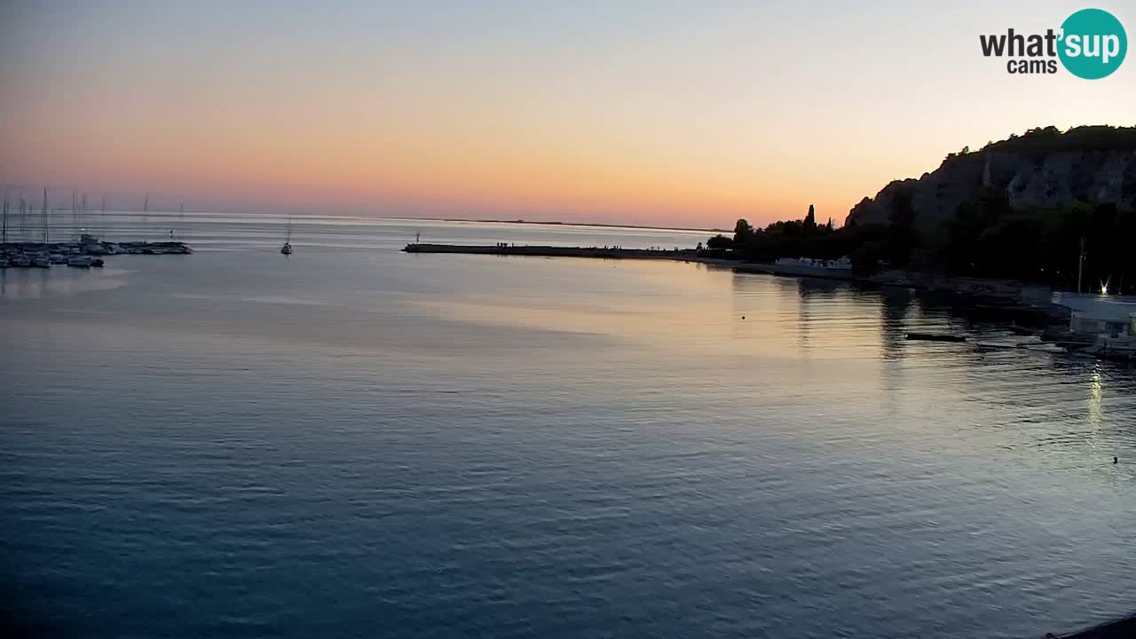 Spletna kamera Sesljanski zaliv – Pogled v živo na marino in zaliv