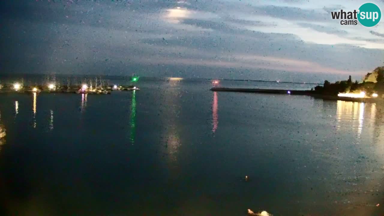 Web kamera Sistiana Uvala – Pogled uživo na marinu i zaljev