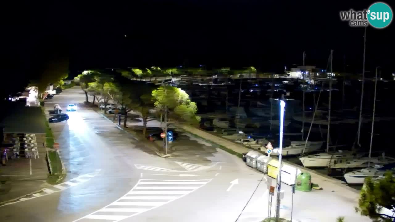 Spletna kamera Sesljanski zaliv – Pogled v živo na marino in zaliv