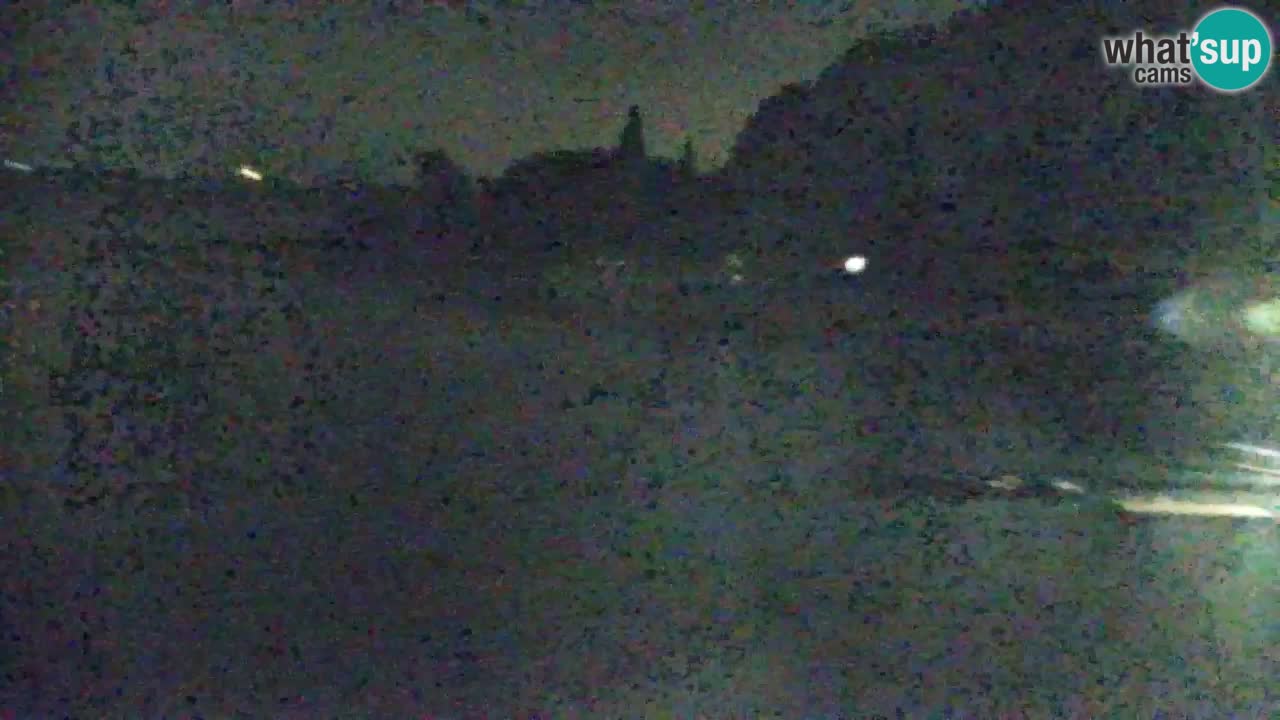 Spletna kamera Sesljanski zaliv – Pogled v živo na marino in zaliv