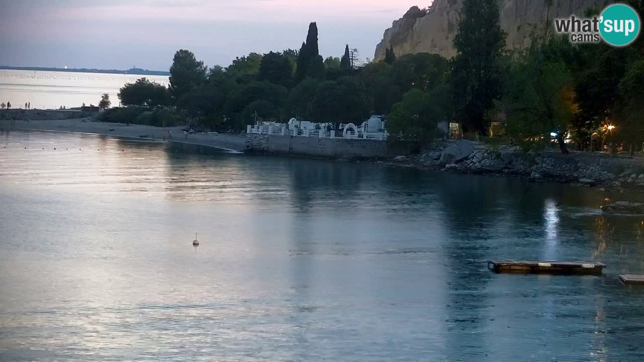 Spletna kamera Sesljanski zaliv – Pogled v živo na marino in zaliv