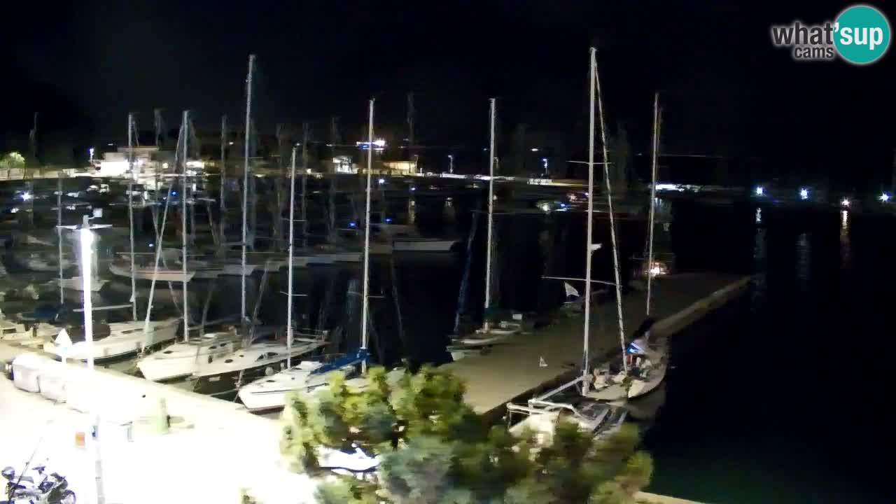 Web kamera Sistiana Uvala – Pogled uživo na marinu i zaljev