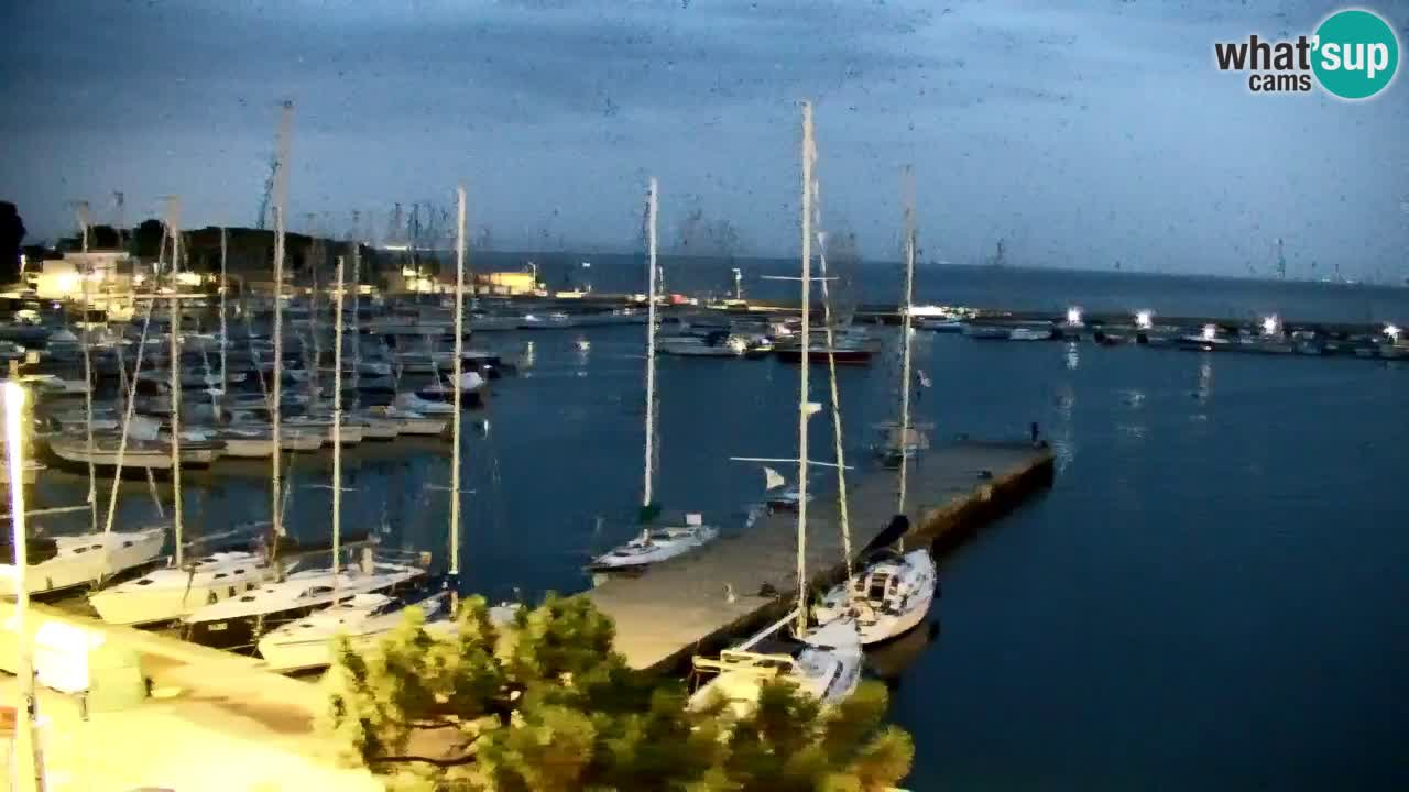 Web kamera Sistiana Uvala – Pogled uživo na marinu i zaljev