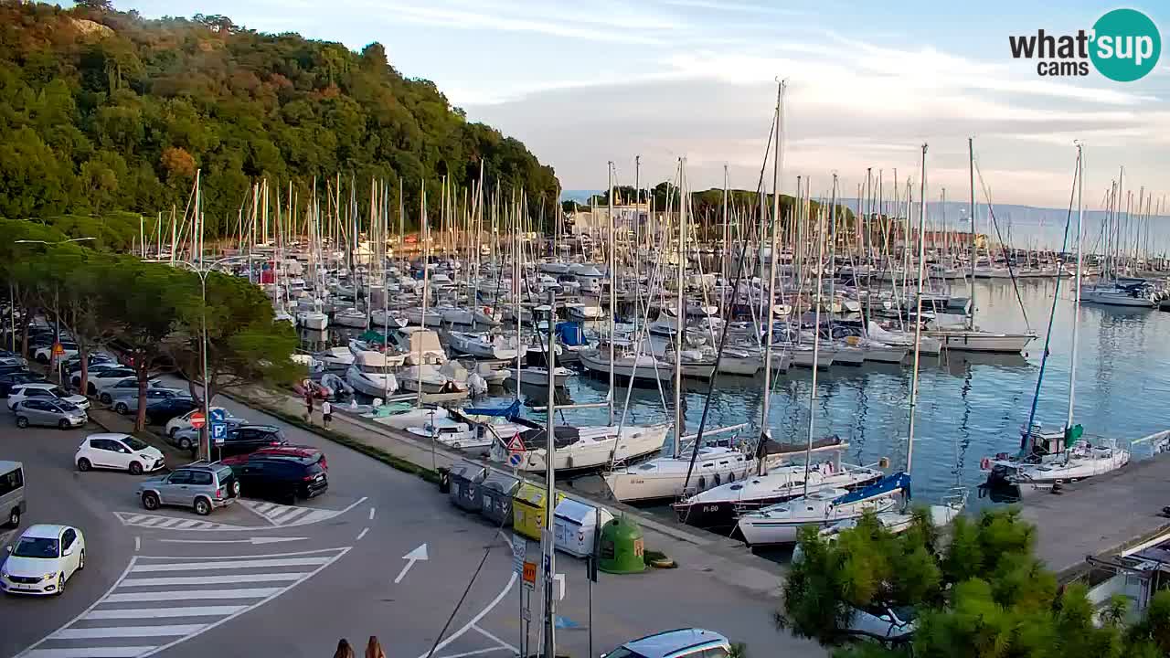 Web kamera Sistiana Uvala – Pogled uživo na marinu i zaljev