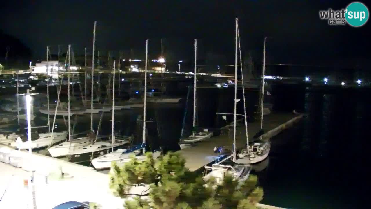 Web kamera Sistiana Uvala – Pogled uživo na marinu i zaljev