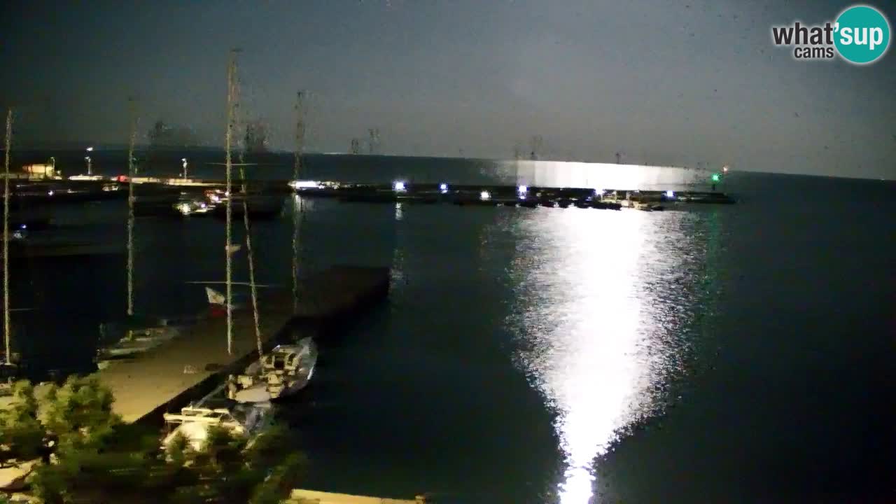 Web kamera Sistiana Uvala – Pogled uživo na marinu i zaljev