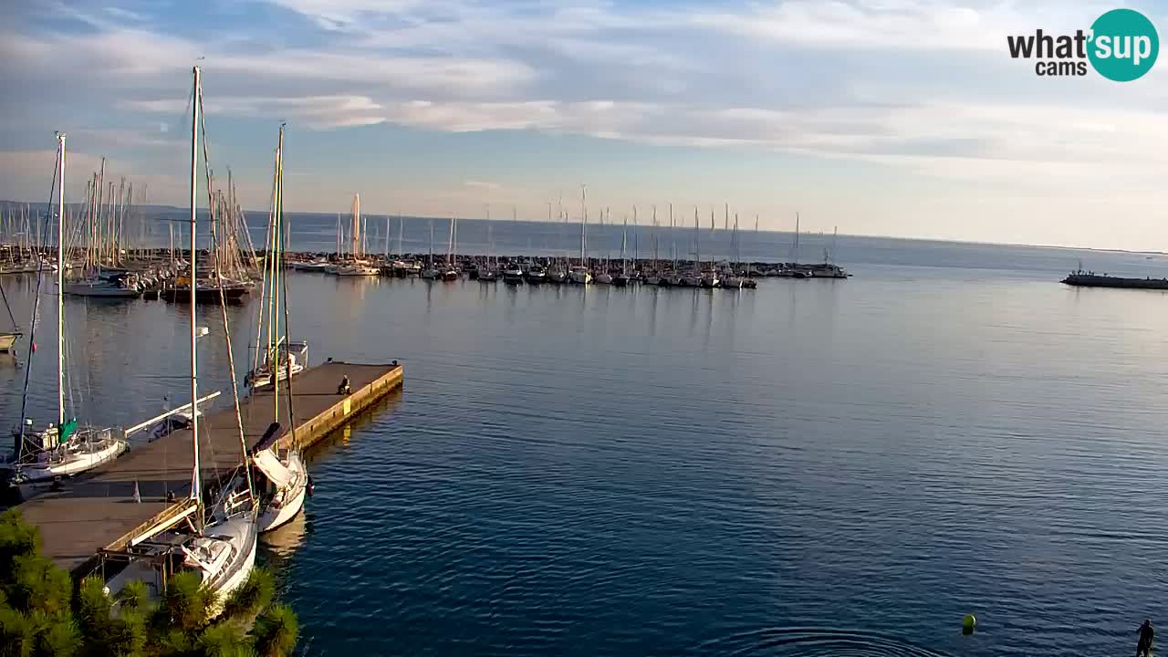 Spletna kamera Sesljanski zaliv – Pogled v živo na marino in zaliv