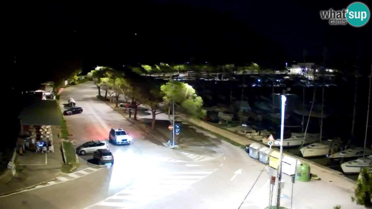 Spletna kamera Sesljanski zaliv – Pogled v živo na marino in zaliv