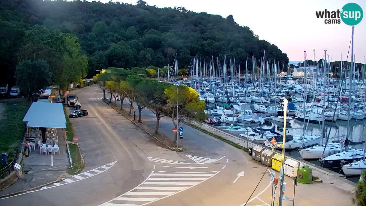Web kamera Sistiana Uvala – Pogled uživo na marinu i zaljev