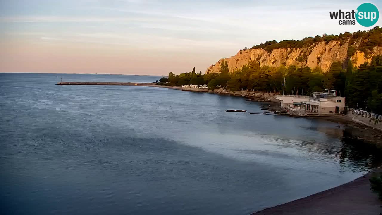 Spletna kamera Sesljanski zaliv – Pogled v živo na marino in zaliv