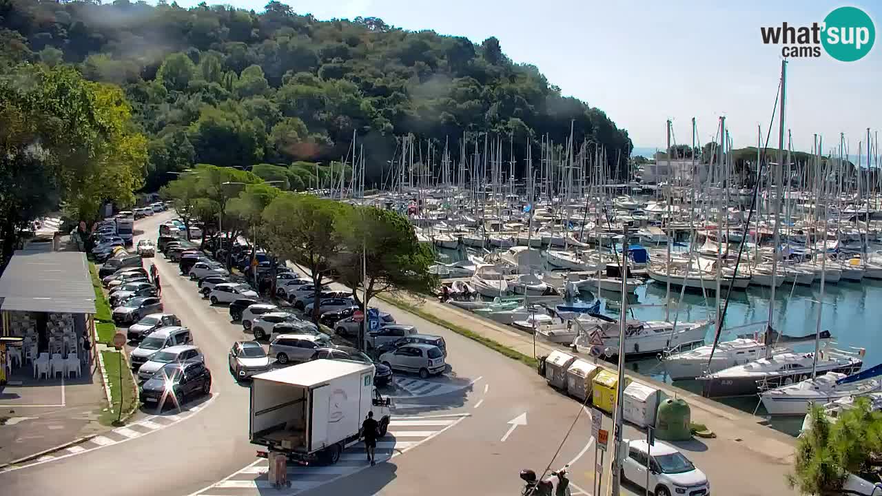 Web kamera Sistiana Uvala – Pogled uživo na marinu i zaljev