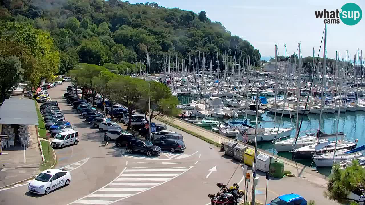 Web kamera Sistiana Uvala – Pogled uživo na marinu i zaljev