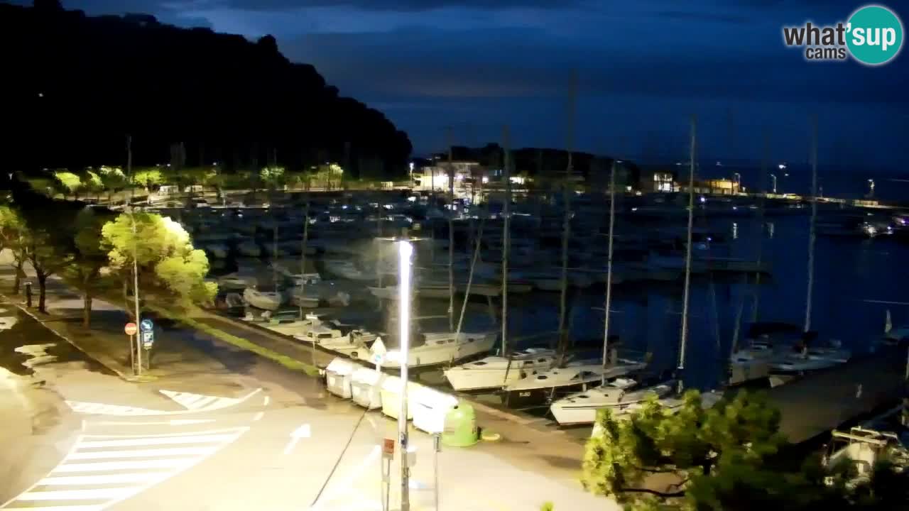 Web kamera Sistiana Uvala – Pogled uživo na marinu i zaljev