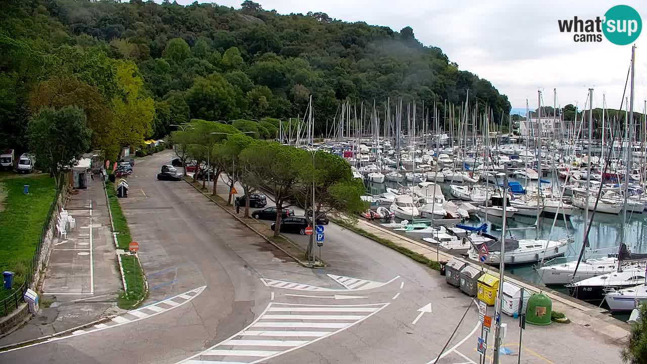 Web kamera Sistiana Uvala – Pogled uživo na marinu i zaljev