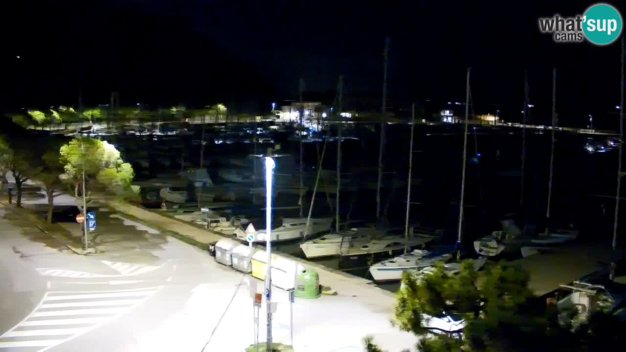 Spletna kamera Sesljanski zaliv – Pogled v živo na marino in zaliv