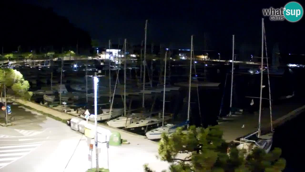 Spletna kamera Sesljanski zaliv – Pogled v živo na marino in zaliv