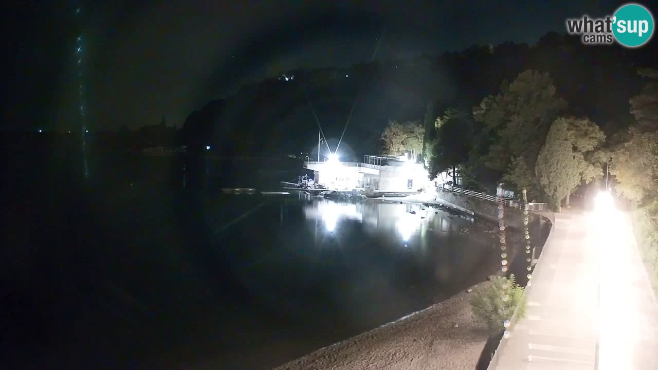Web kamera Sistiana Uvala – Pogled uživo na marinu i zaljev