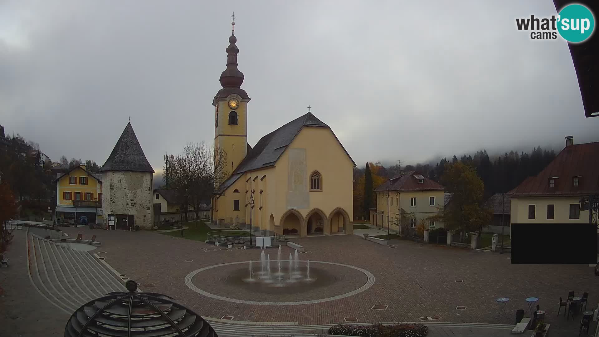 Tarvis – Platz Unità / Kirche SS.Pietro und Paolo Apostoli