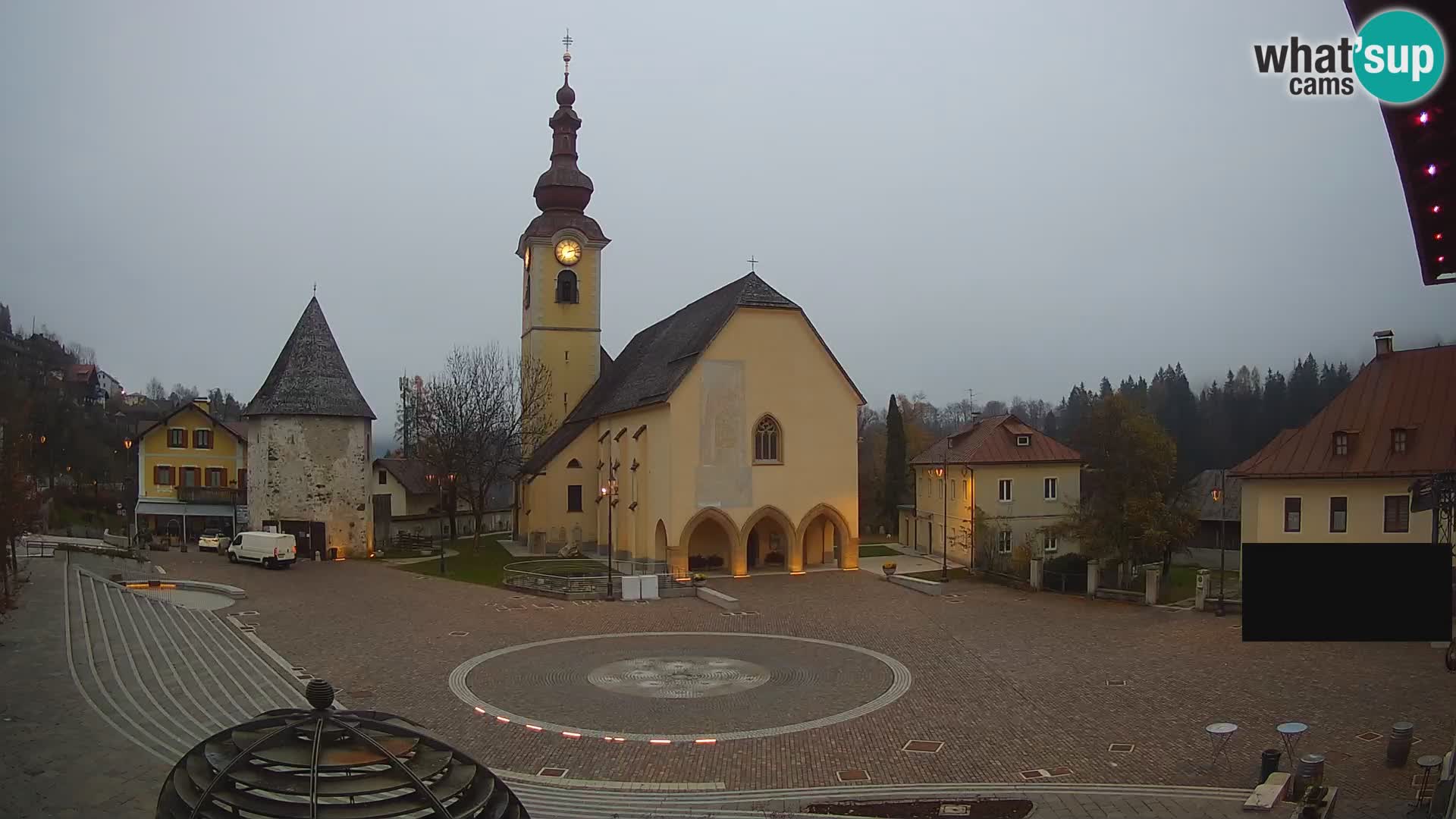 Tarvis – Platz Unità / Kirche SS.Pietro und Paolo Apostoli