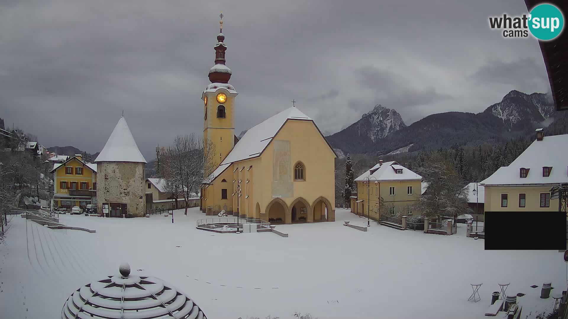 Tarvisio – plaza Unità / Iglesia SS.Pietro e Paolo Apostoli