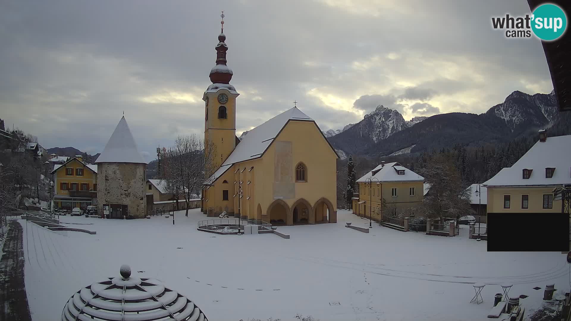 Tarvisio – plaza Unità / Iglesia SS.Pietro e Paolo Apostoli