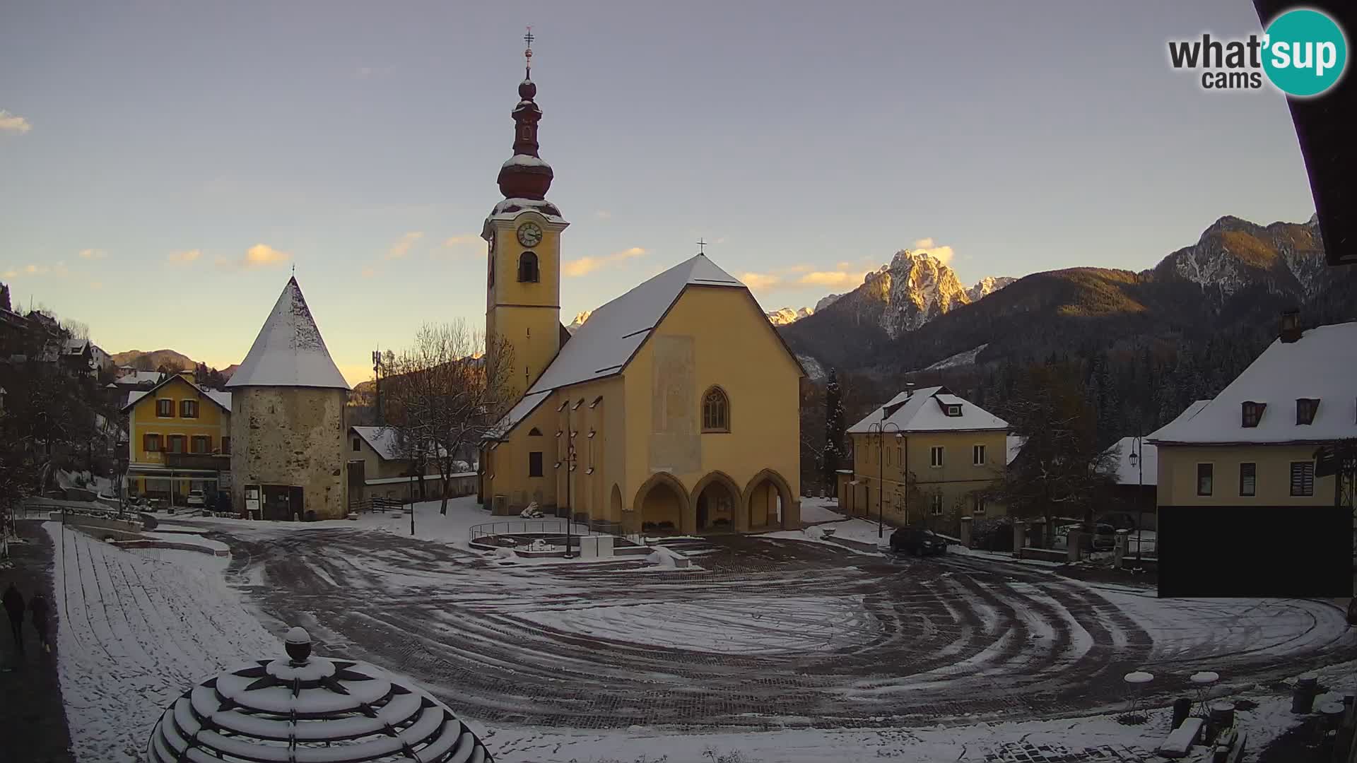 Tarvisio – plaza Unità / Iglesia SS.Pietro e Paolo Apostoli