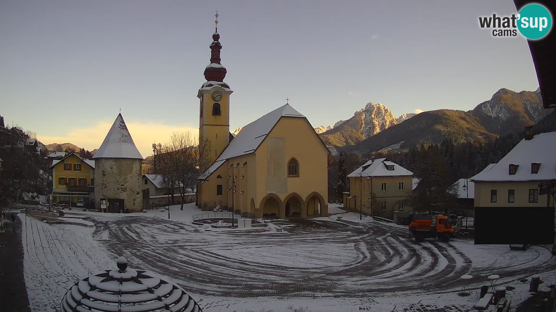 Tarvisio – plaza Unità / Iglesia SS.Pietro e Paolo Apostoli