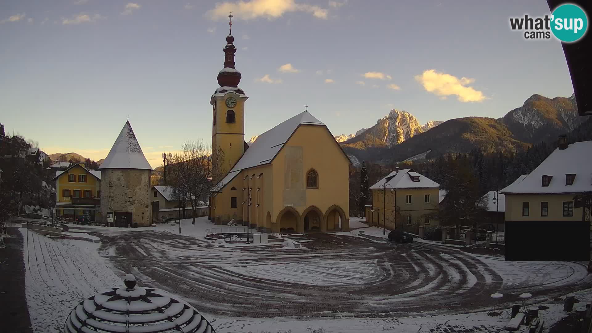 Tarvisio – plaza Unità / Iglesia SS.Pietro e Paolo Apostoli